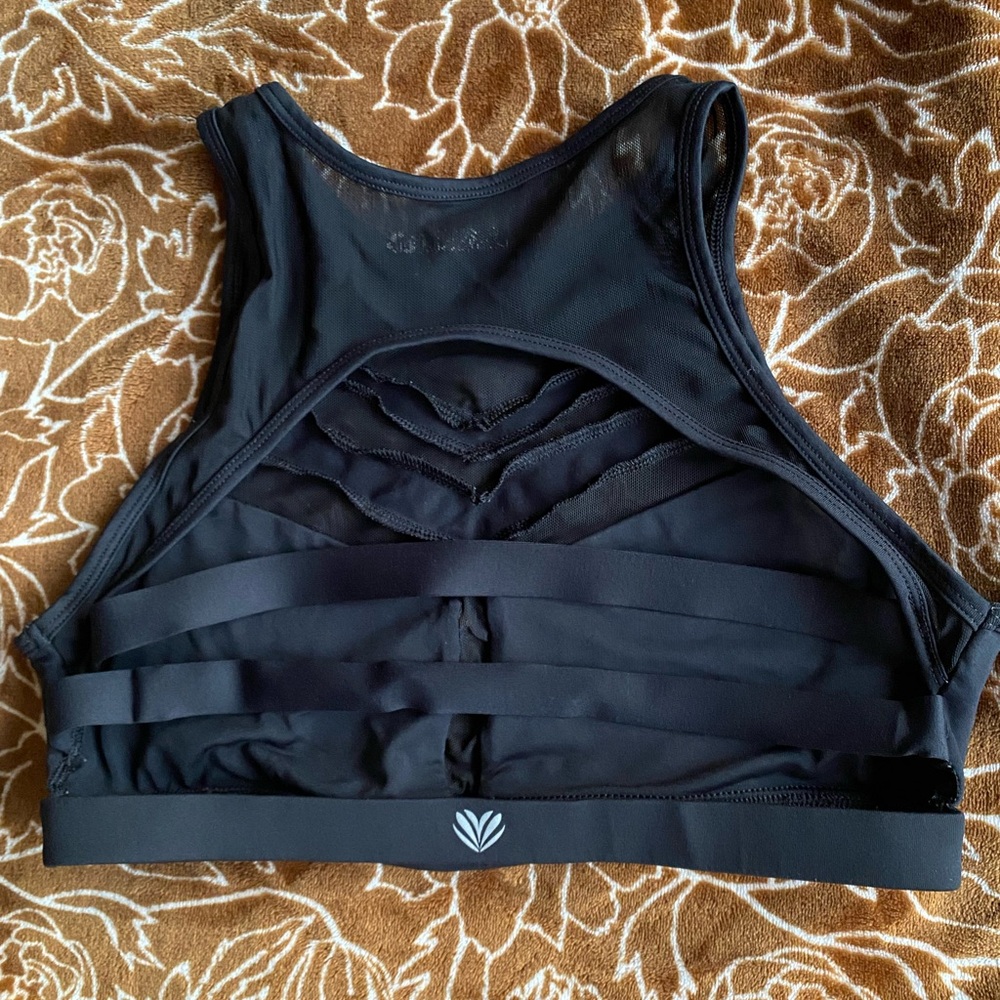 Sheer Mesh Design Sports Bra With Cutout Back Size L